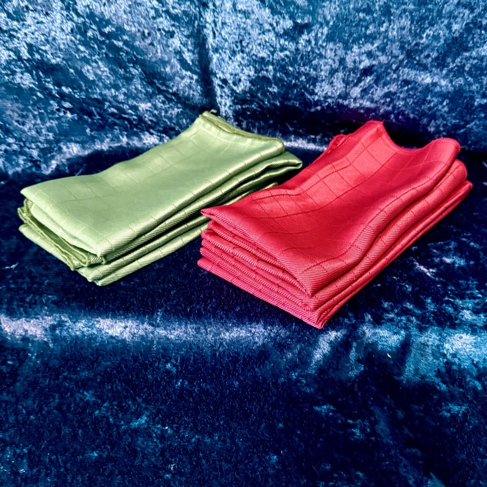 (8) Holiday Napkins - 4 Red/4 Green  - Muted Tones 16"‎ x 16" Square Grid Shiny